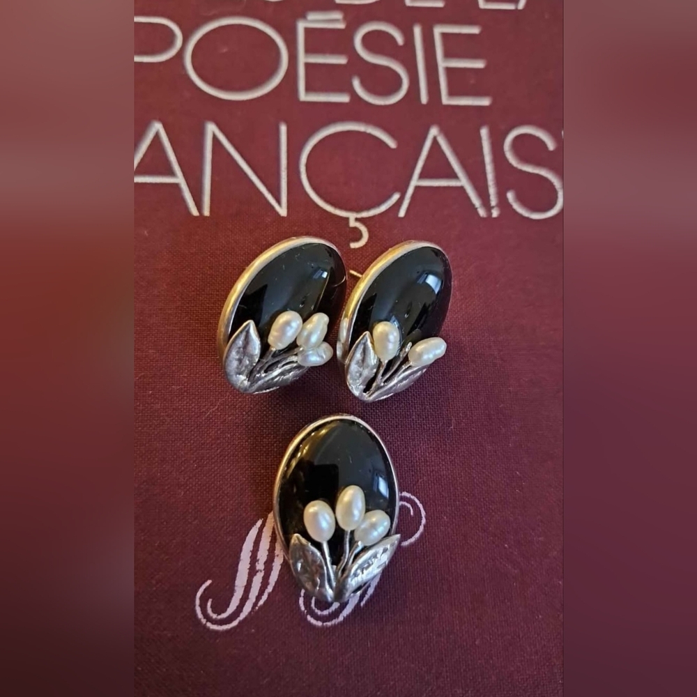 Classic Black Onyx and Pearl Floral Clip Earrings Set